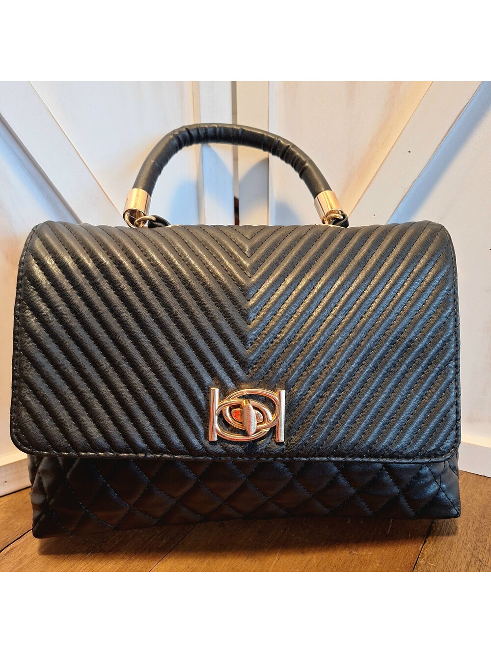 BeBe Los Angeles Black Quilted Handbag Goldtone Hardware Turn Clasp Closure